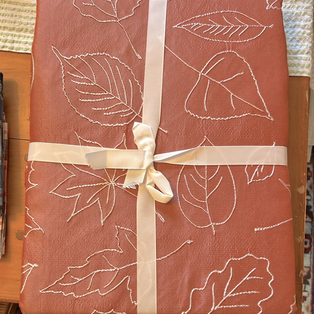 Maple Leaf Print Tablecloth 60 x 120 100% Polyester Seats 10-12 Harvest Fall